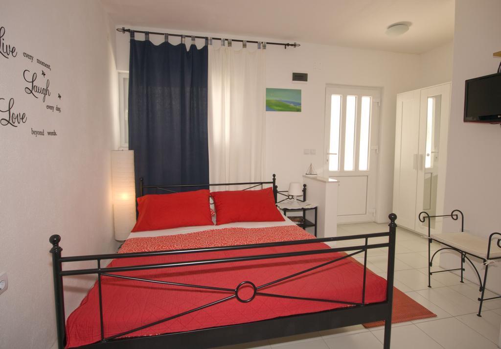 Apartments Barka Tučepi Zimmer foto